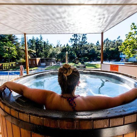 Sapphire Springs Holiday Park And Thermal Pools 卡蒂卡蒂 外观 照片
